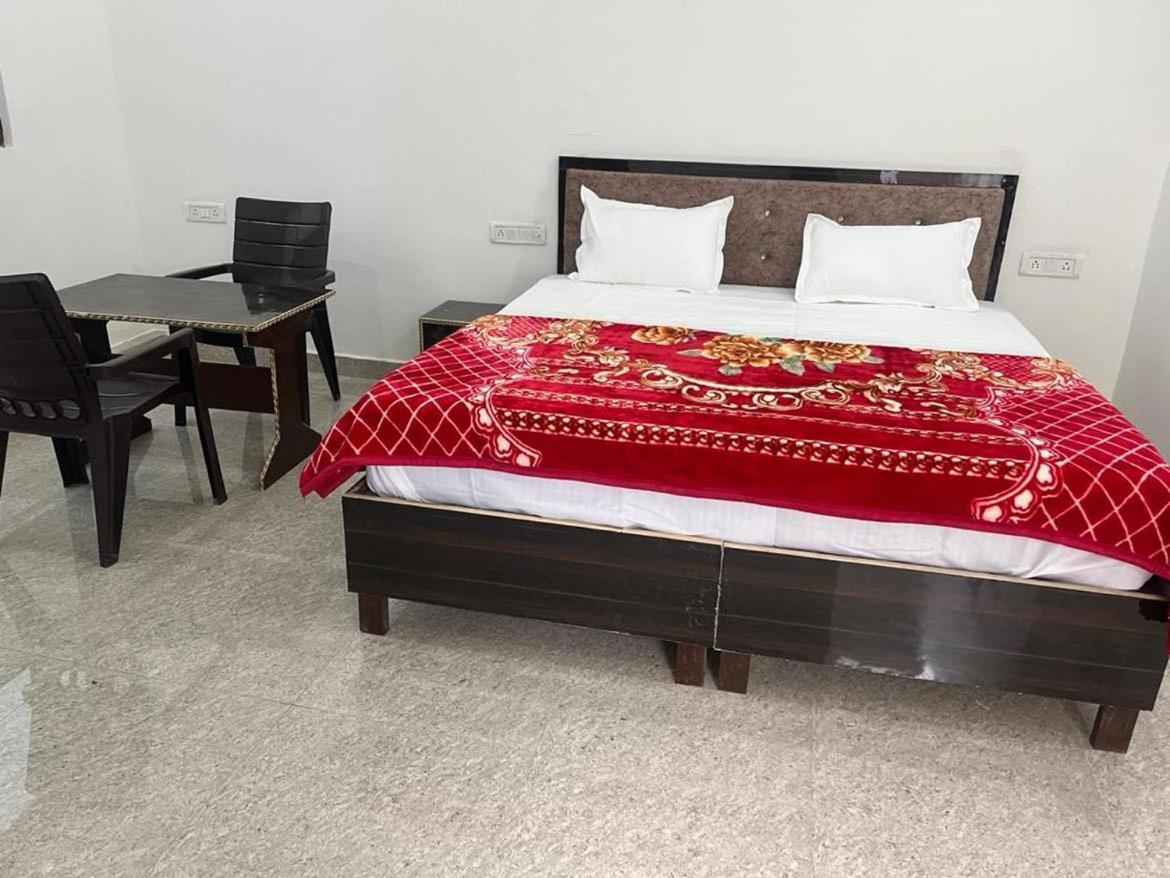 Indiana Home Stay Khajurāho Dış mekan fotoğraf